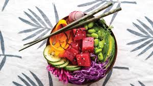 Almuerzos coloridos con ingredientes frescos